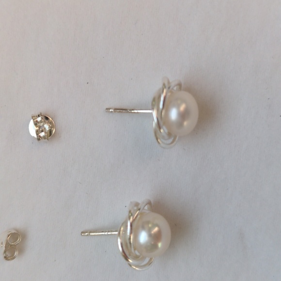 New Macy's love knot pearl stud earrings. sterling. Gianni Bernini. Gift box - Picture 2 of 4